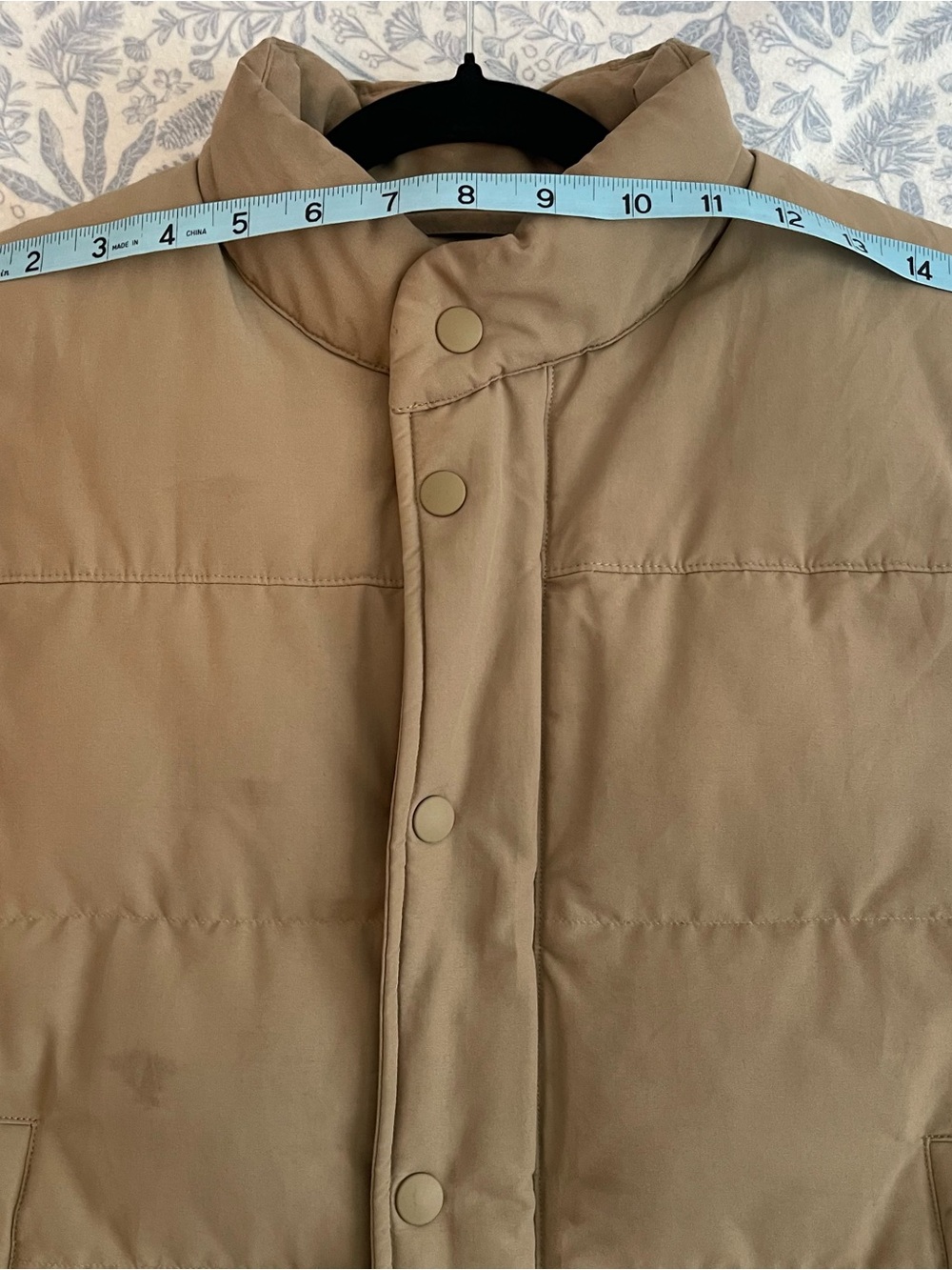 Uniqlo Beige Khaki Minimalist Puffer Vest Fits XS-M - Picture 5 of 13